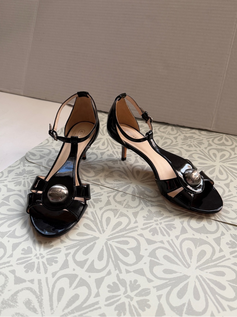 Coach Hellena Black Patent Kitten Heels 5.5 Y2K T Strap Logo Sandals Feminine